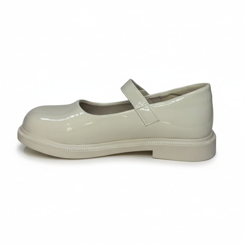 страничен изглед на елегантна обувка за момиче апава бежов цвят