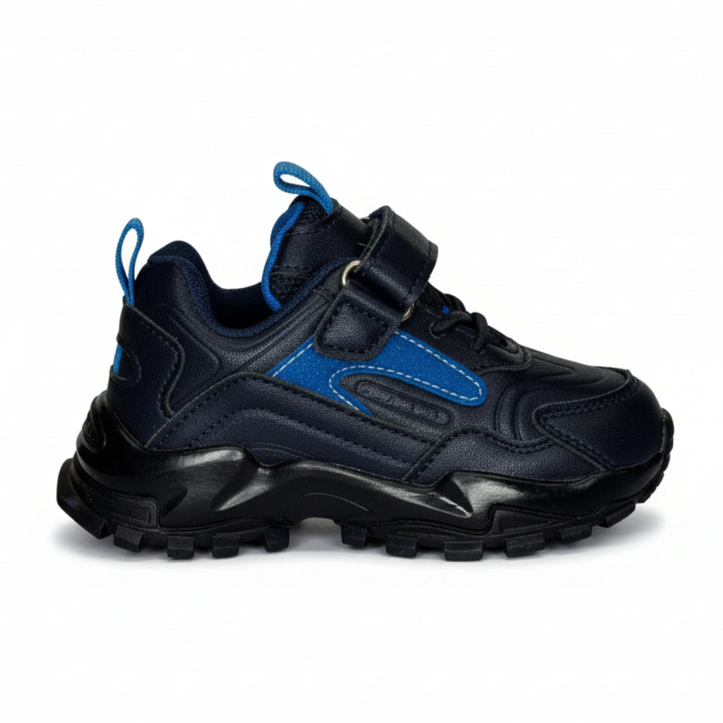 синя маратонка за бебе/момче от еко кожа клиби странично от вътрешната страна