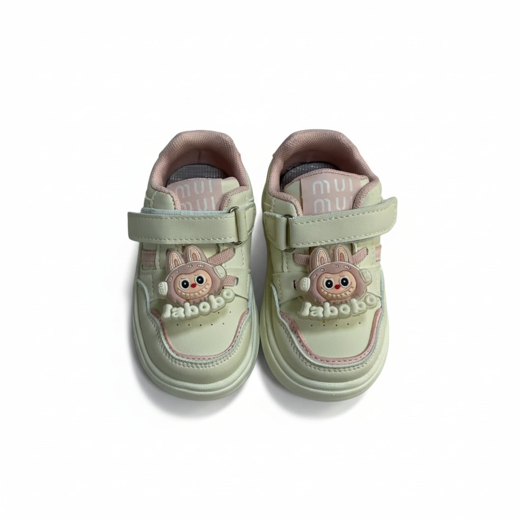 детски сникърси за момиче модел 118 с талисман на връзките