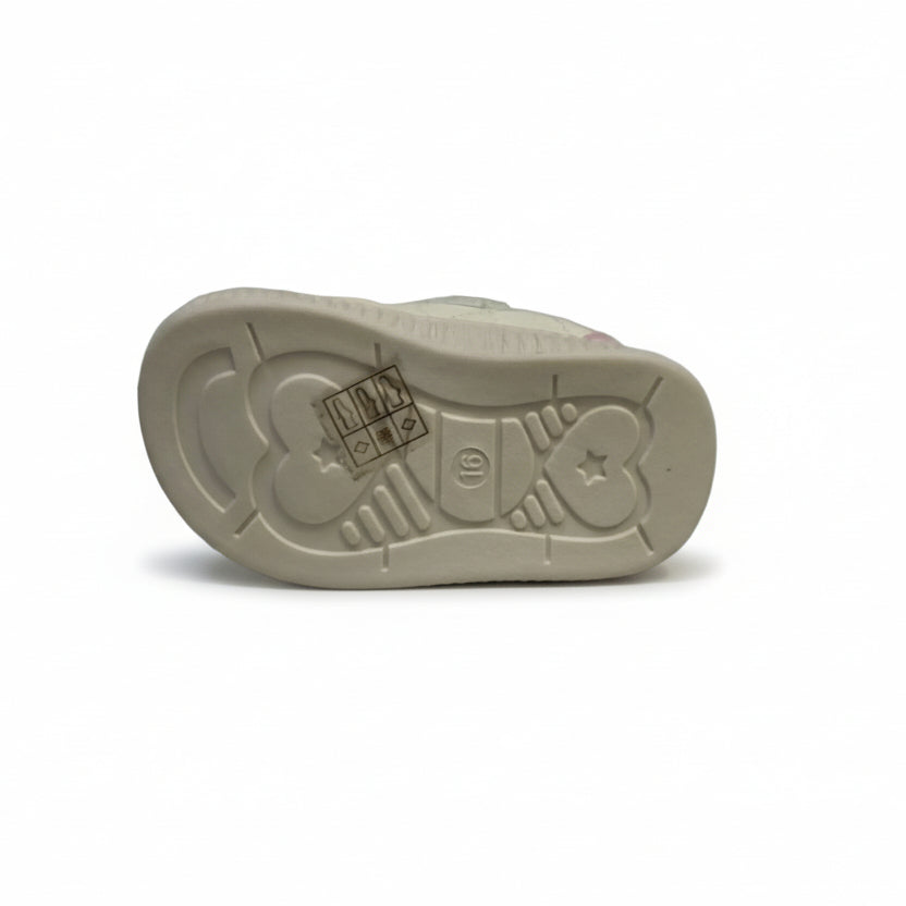 Бебешки обувки за прохождане – стилни сникърси от еко кожа за момиче