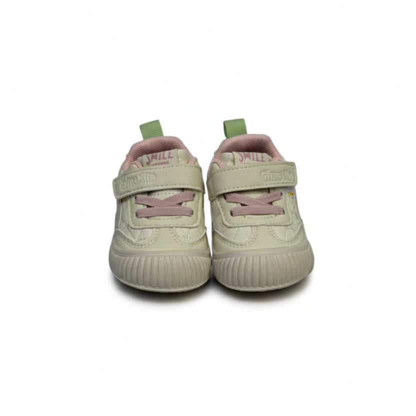 Бебешки обувки за прохождане – стилни сникърси от еко кожа за момиче