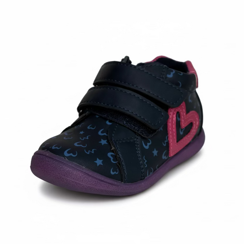 преден изглед на бебешки кеь апава син на сърчица с две велко лепенки