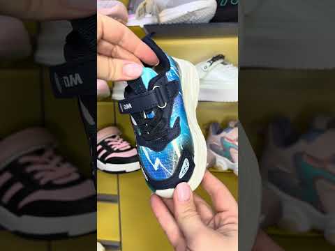 видео на детска маратонка с апликация кола